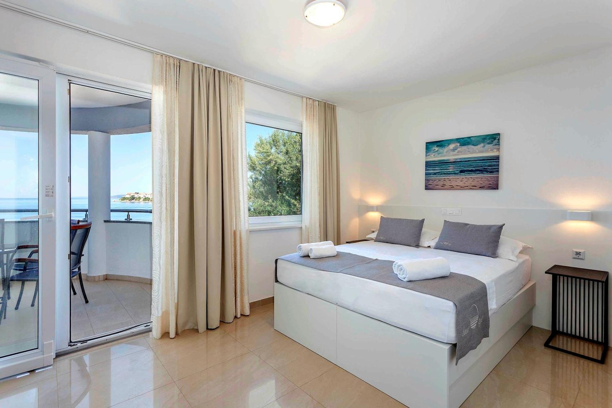 Sunset Split Bed & Breakfast 3*
